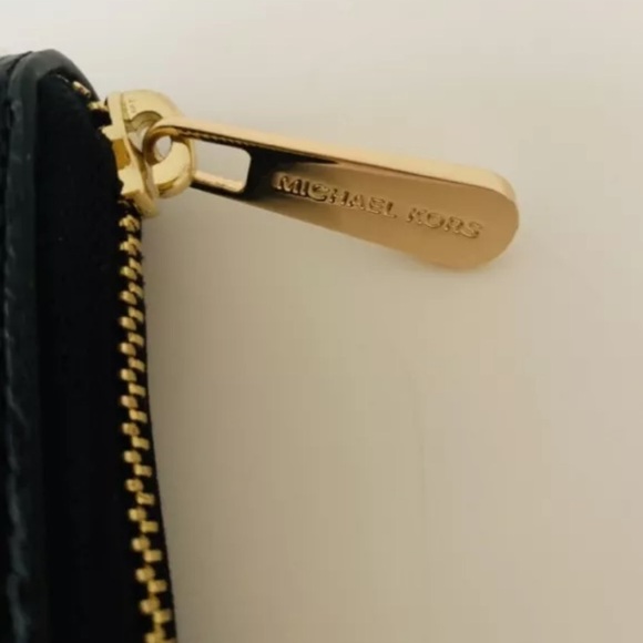 Michael Kors Genuine Leather Jet Set Zip Around Wallet Black Gold Tone Hardware - Picture 7 of 10